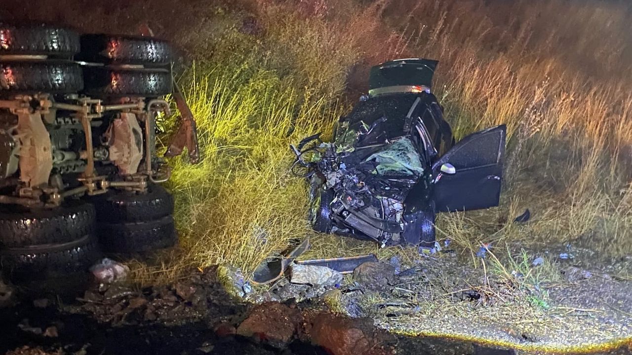 Adıyaman'da otomobil ile kamyon çarpıştı: 1'i ağır, 3 yaralı