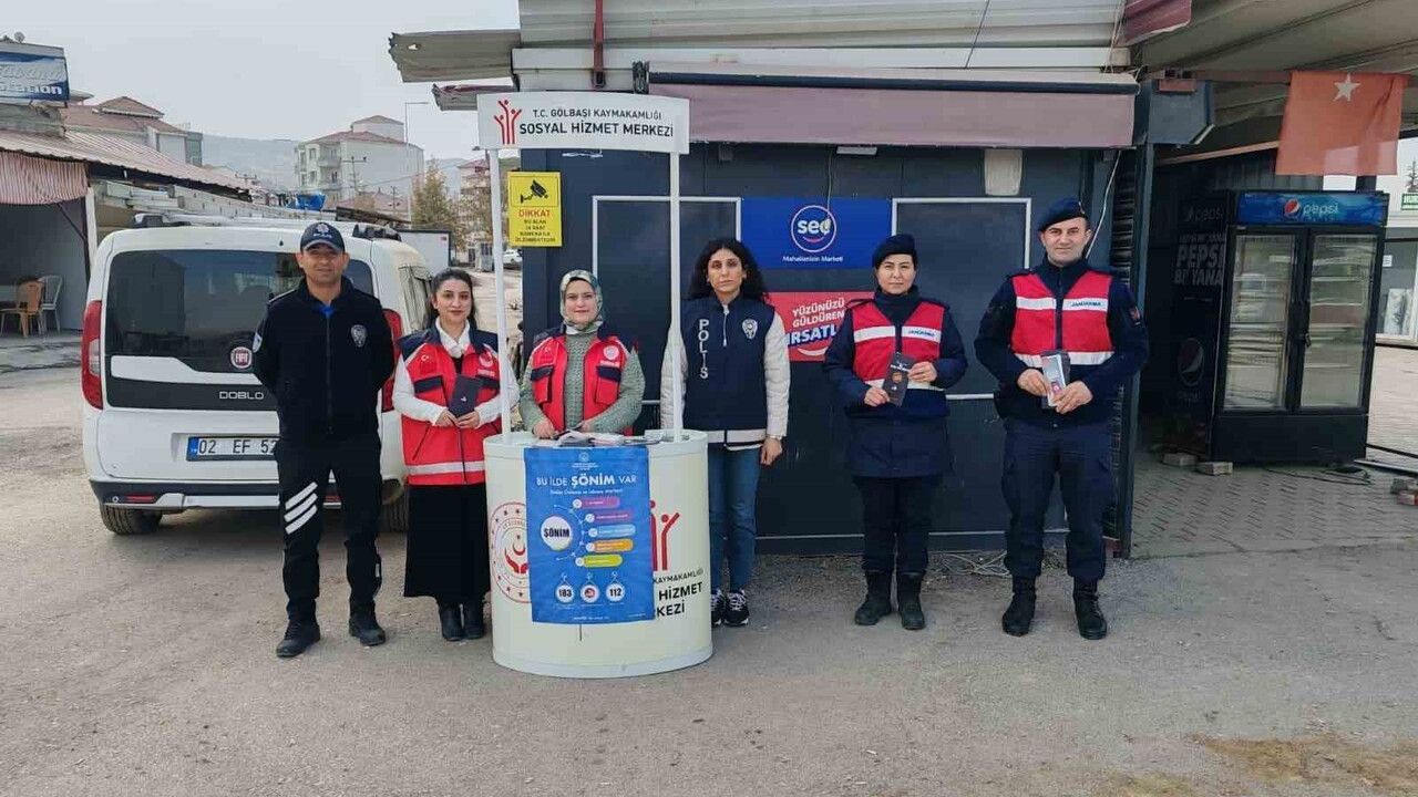 Adıyaman Gölbaşı'nda Kadına Yönelik Şiddete Karşı Etkinlikte Polis ve Jandarma Sahada