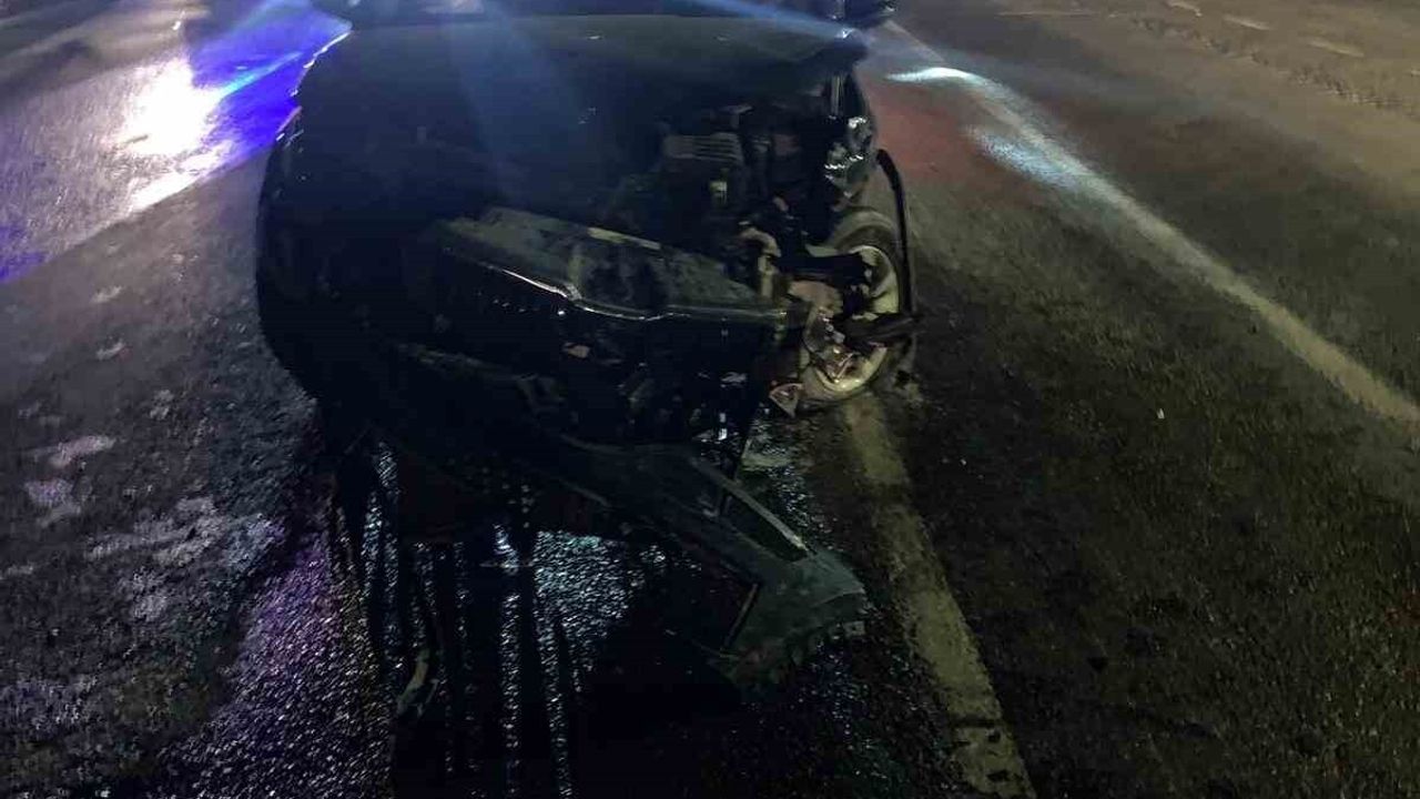 Adıyaman Gölbaşı'nda Yenişehir Kavşağı'nda çarpışma: 2 yaralı