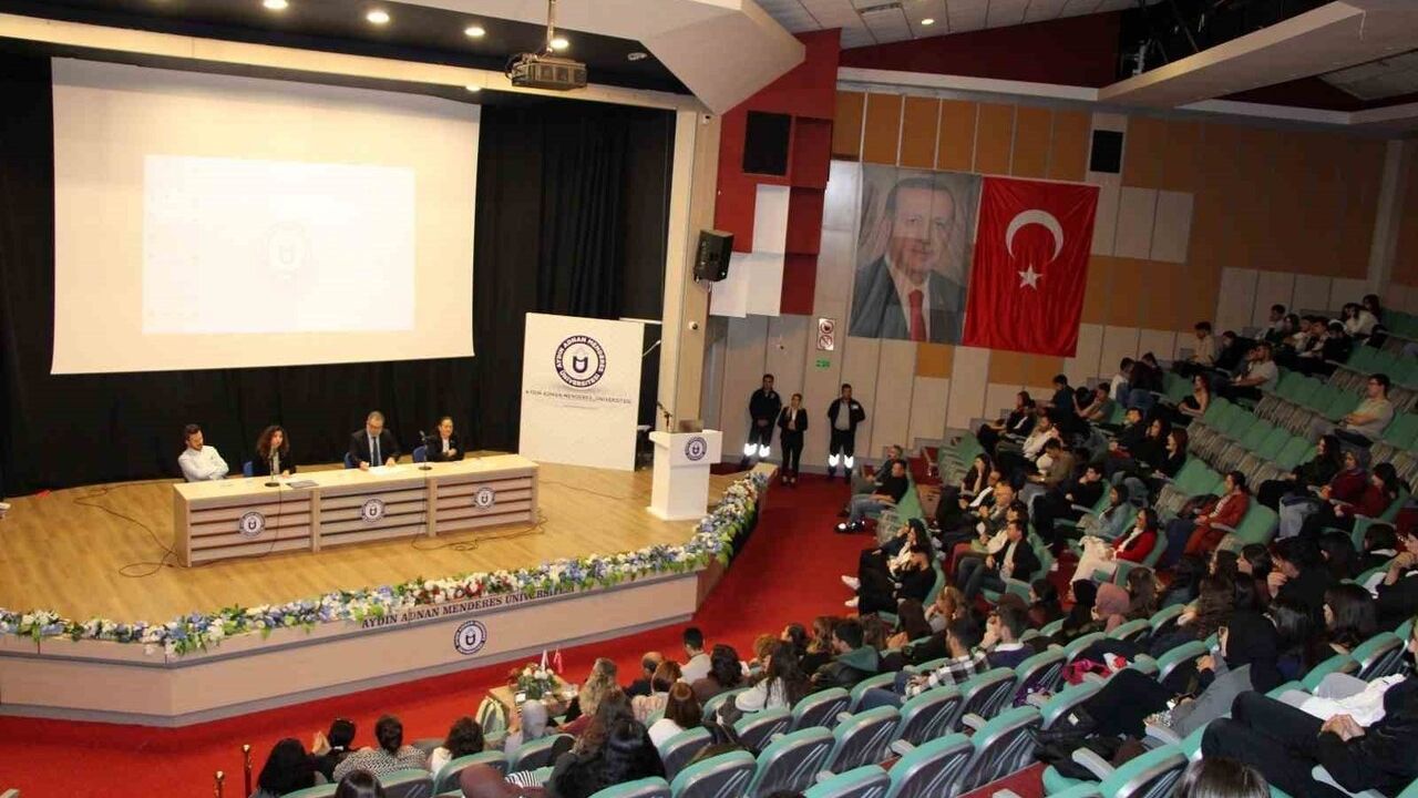 ADÜ'de 'Öğretmenlik Yolunda: Deneyimden İlham Almak' etkinliği gerçekleştirildi