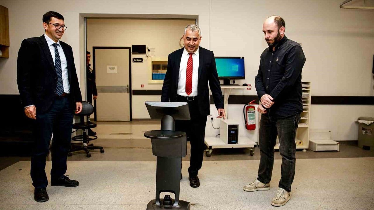 ADÜ Hastanesi Acil Kliniğinde 'Asistan Asistanı' Robotlarının Pilot Uygulaması Başladı