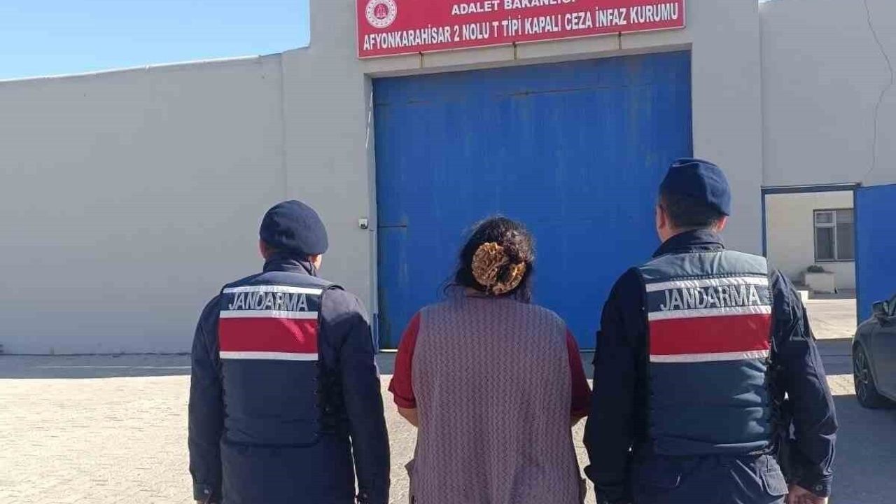 Afyonkarahisar'da jandarma 43 aranan kişiyi yakaladı, 13'ü tutuklandı