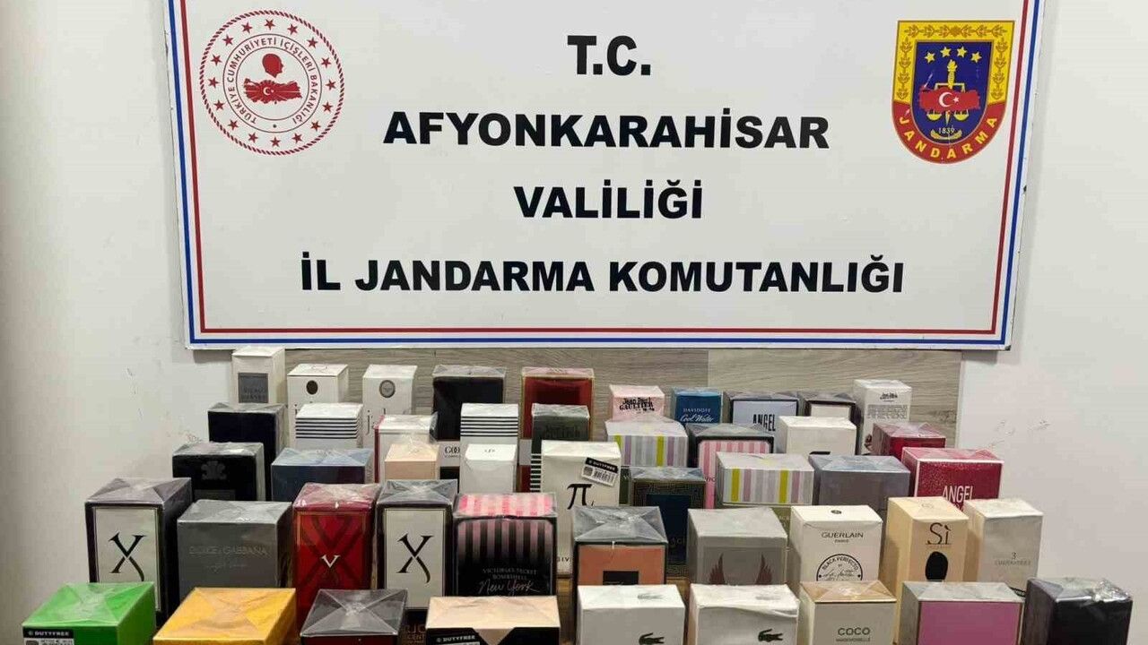 Afyonkarahisar'da jandarma 46 adet kaçak parfüm ele geçirdi