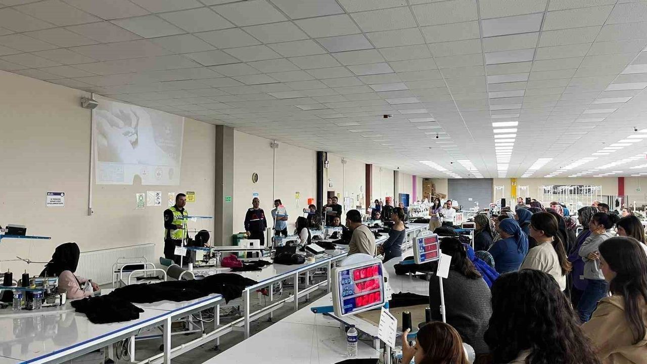 Afyonkarahisar'da jandarma, anne ve anne adaylarına uyuşturucuyla mücadele eğitimi verdi