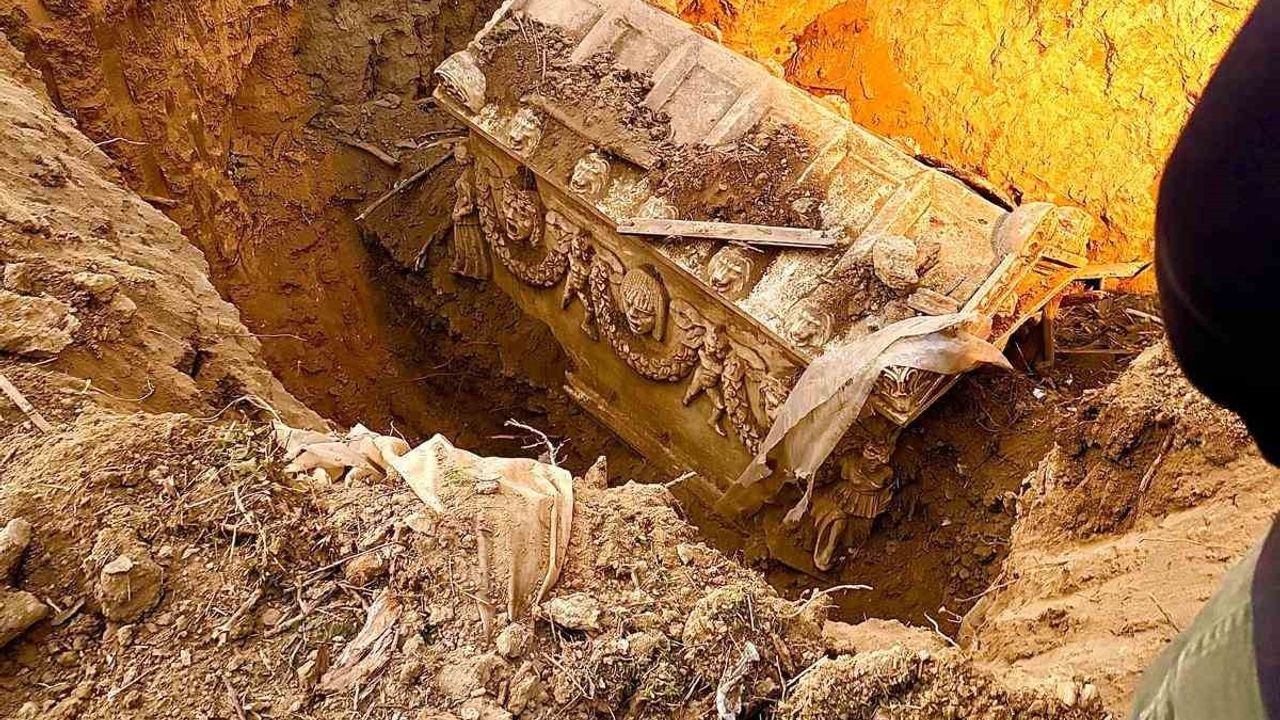 Afyonkarahisar’da JASAT’ın bulduğu gömülü lahit Müze incelemesinde 'sahte' çıktı