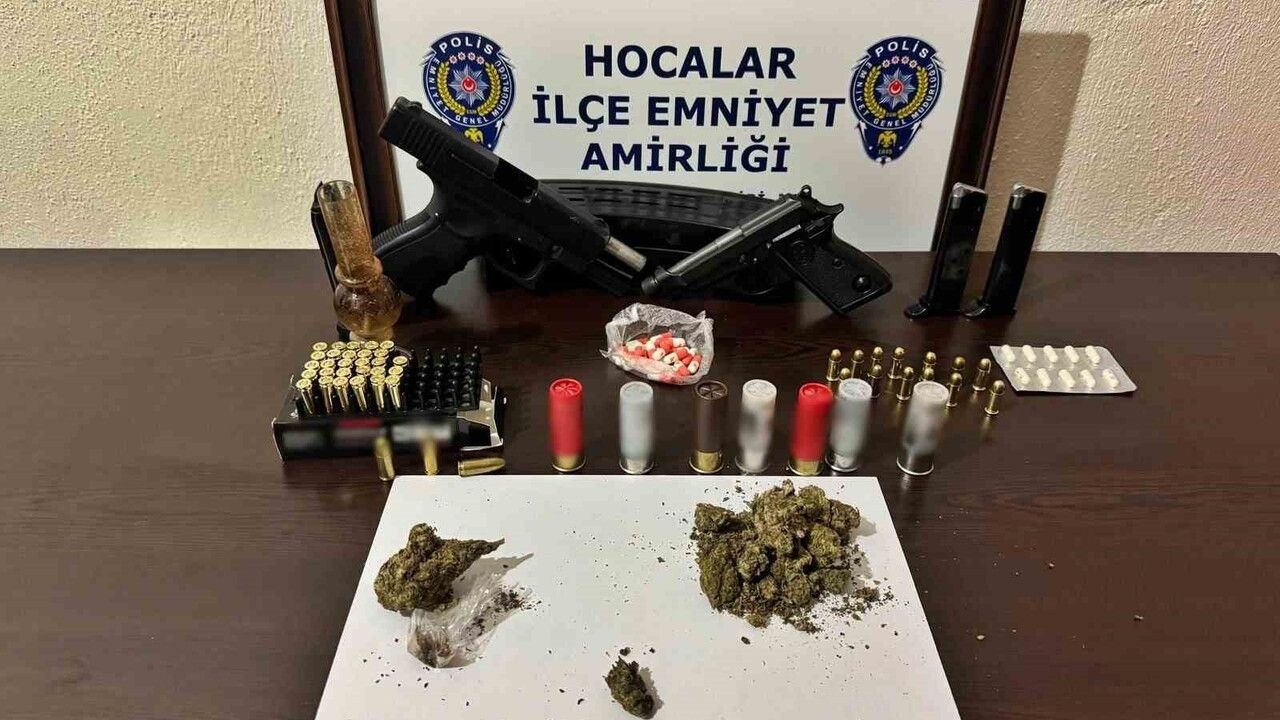 Afyonkarahisar'da operasyon: Saksılarda yetiştirilen 46 kök kenevir ele geçirildi