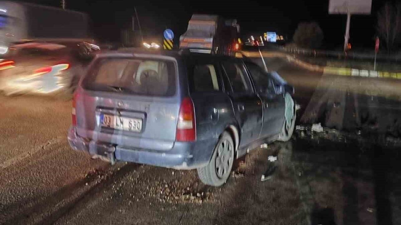 Afyonkarahisar'da Otobüsle Otomobil Çarpıştı: 1 Ölü, 3 Yaralı