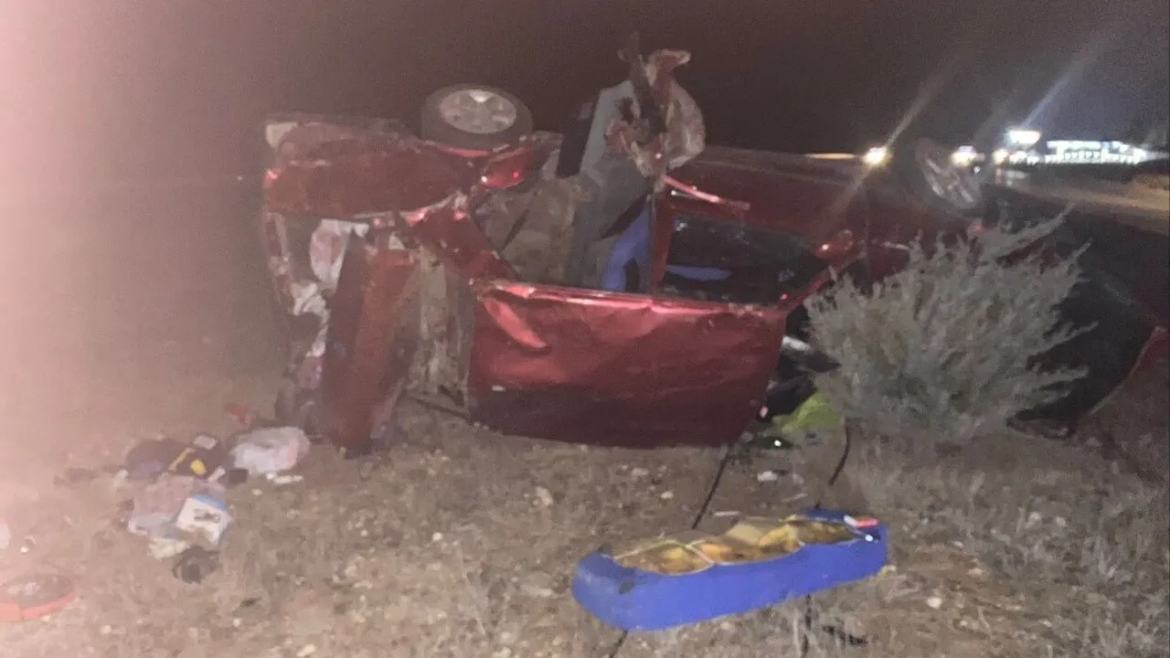 Afyonkarahisar'da şarampole yuvarlanan Tofaş sürücüsü hastanede hayatını kaybetti