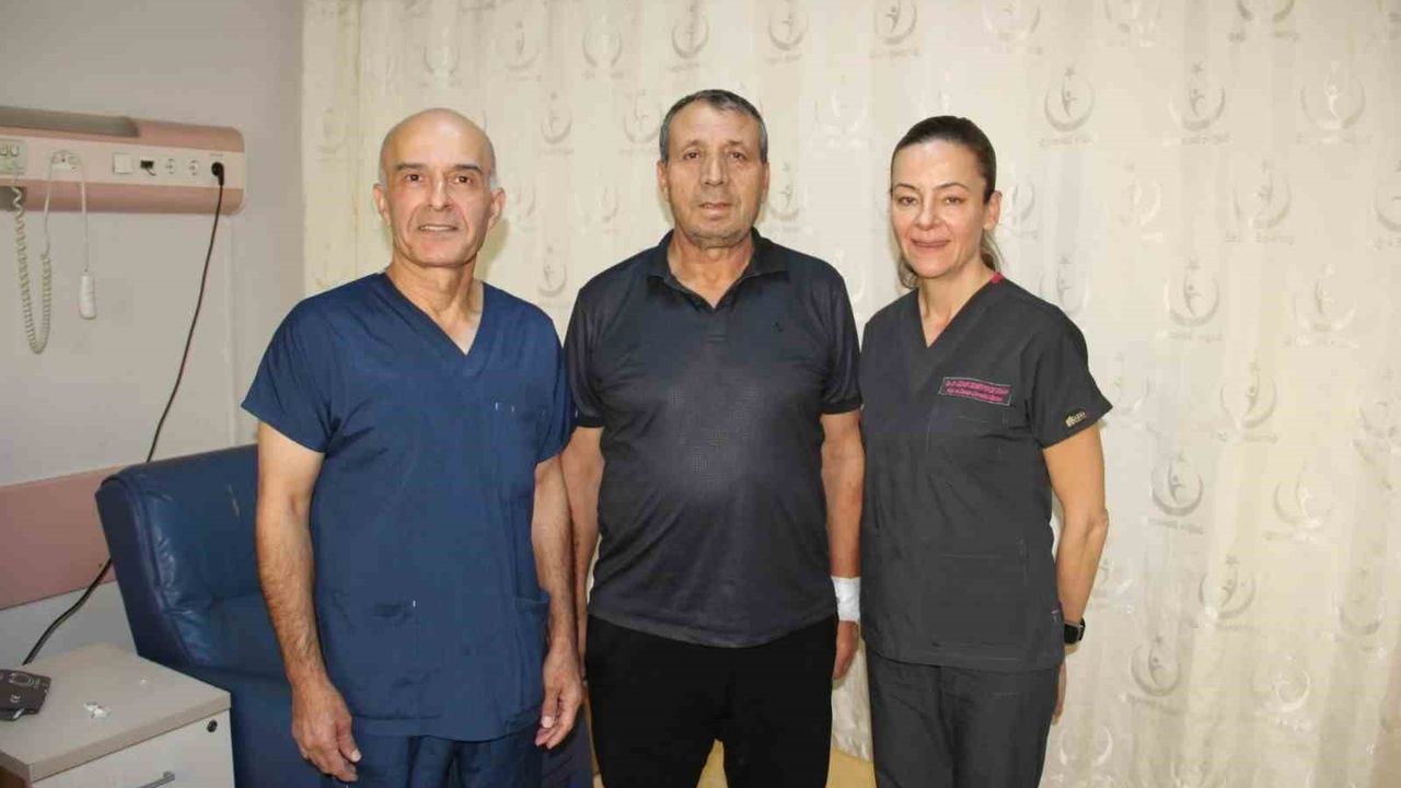 Afyonkarahisar Devlet Hastanesi'nde ilk TEVAR: Aort yırtığı kapalı yöntemle onarıldı