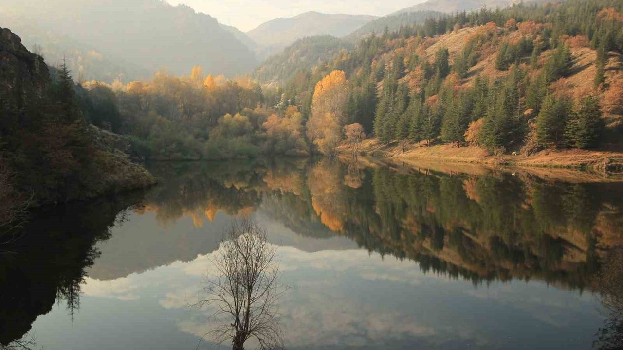 Afyonkarahisar Erkmen'de Gökyüzüne Yükselen Sis Bulutları Görsel Şölen Oluşturdu