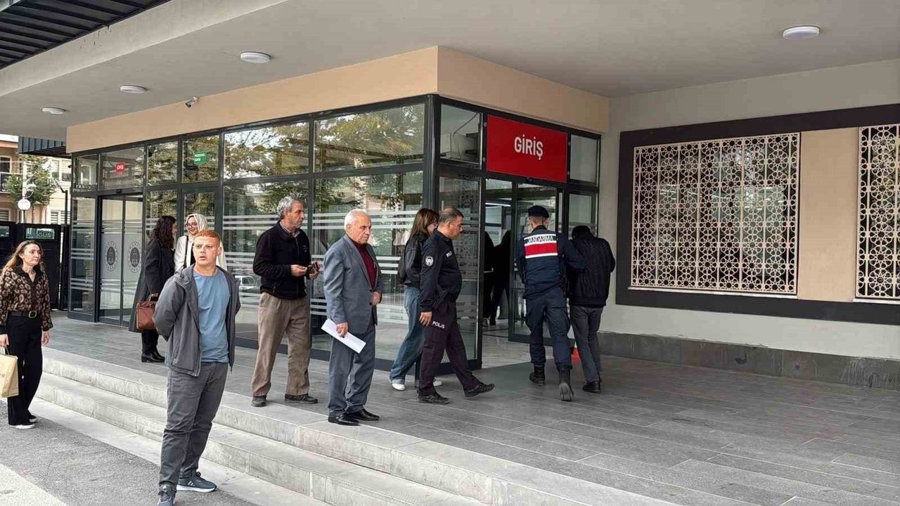 Afyonkarahisar merkezli 6 kentte jandarma operasyonu: 8 kişi gözaltına alındı