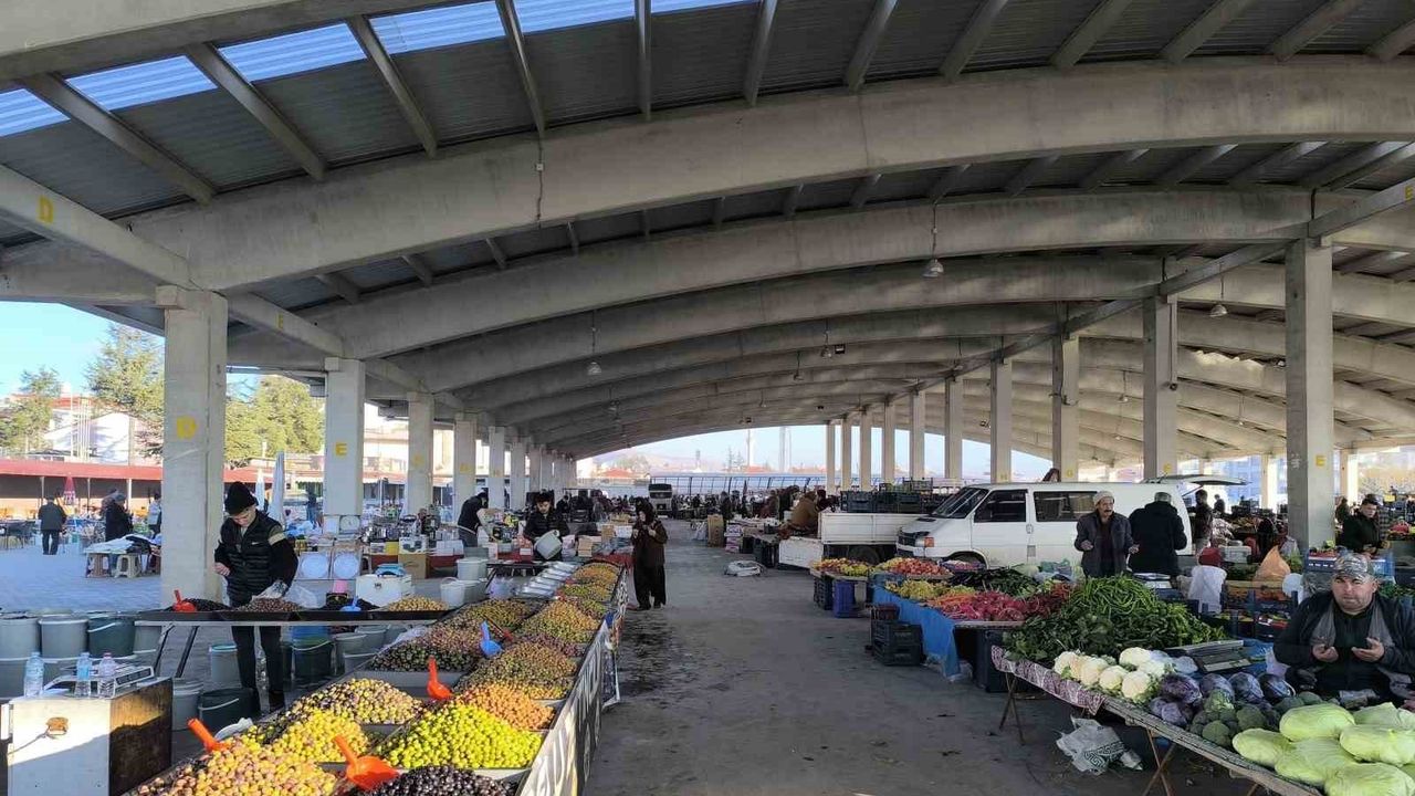 Afyonkarahisar Şuhut'ta Cumartesi Pazarı Her Hafta Dua ile Açılıyor