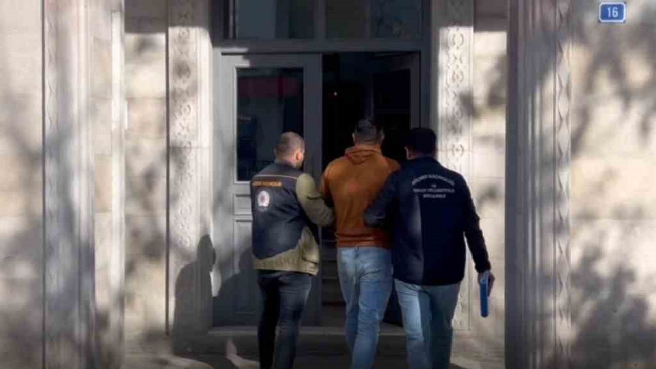 Ağrı'da göçmen kaçakçılığı operasyonu: 10 düzensiz göçmen yakalandı, 4 organizatör tutuklandı