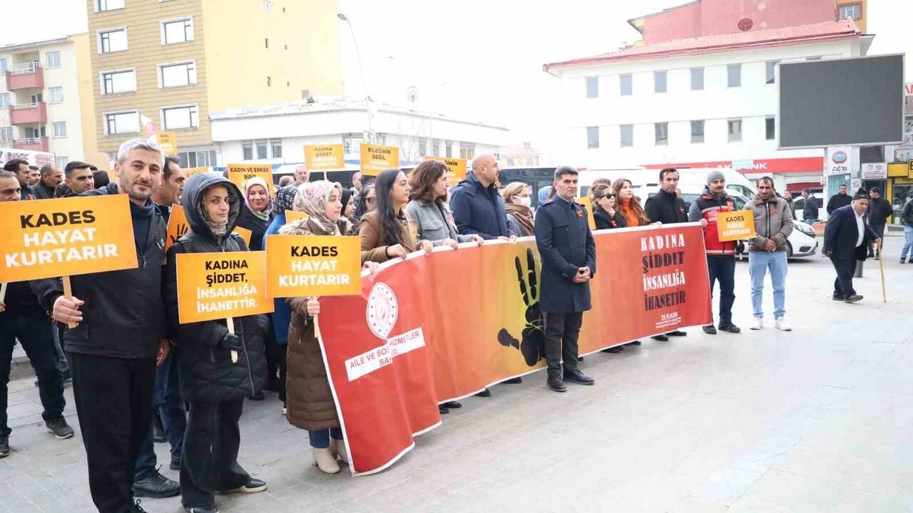 Ağrı'da Kadına Yönelik Şiddete Karşı Farkındalık Yürüyüşü