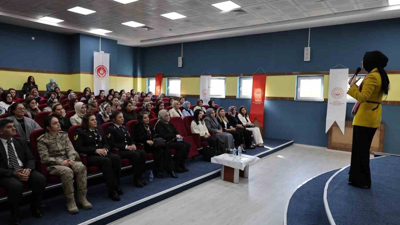 Ağrı’da Koruyucu Aile Farkındalık Programı ile bilinç ve gönül köprüleri güçlendirildi
