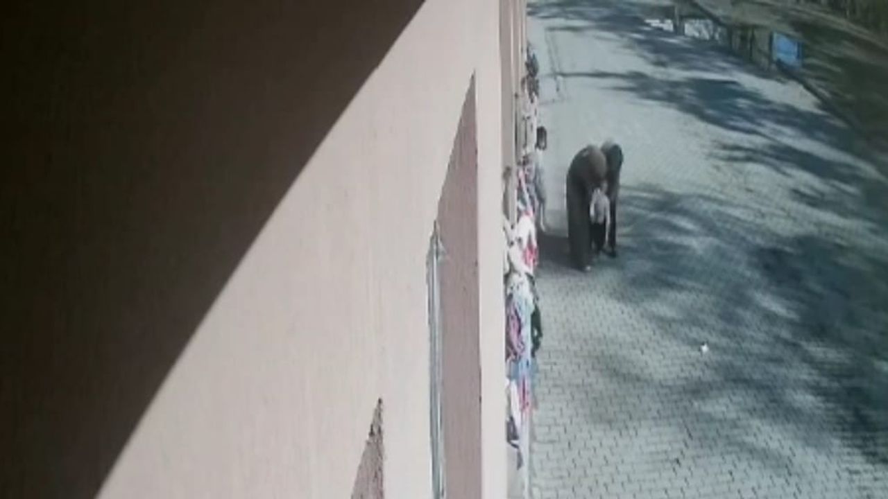 Ağrı'da öğretmenlerin Heimlich müdahalesi 3 yaşındaki çocuğun hayatını kurtardı