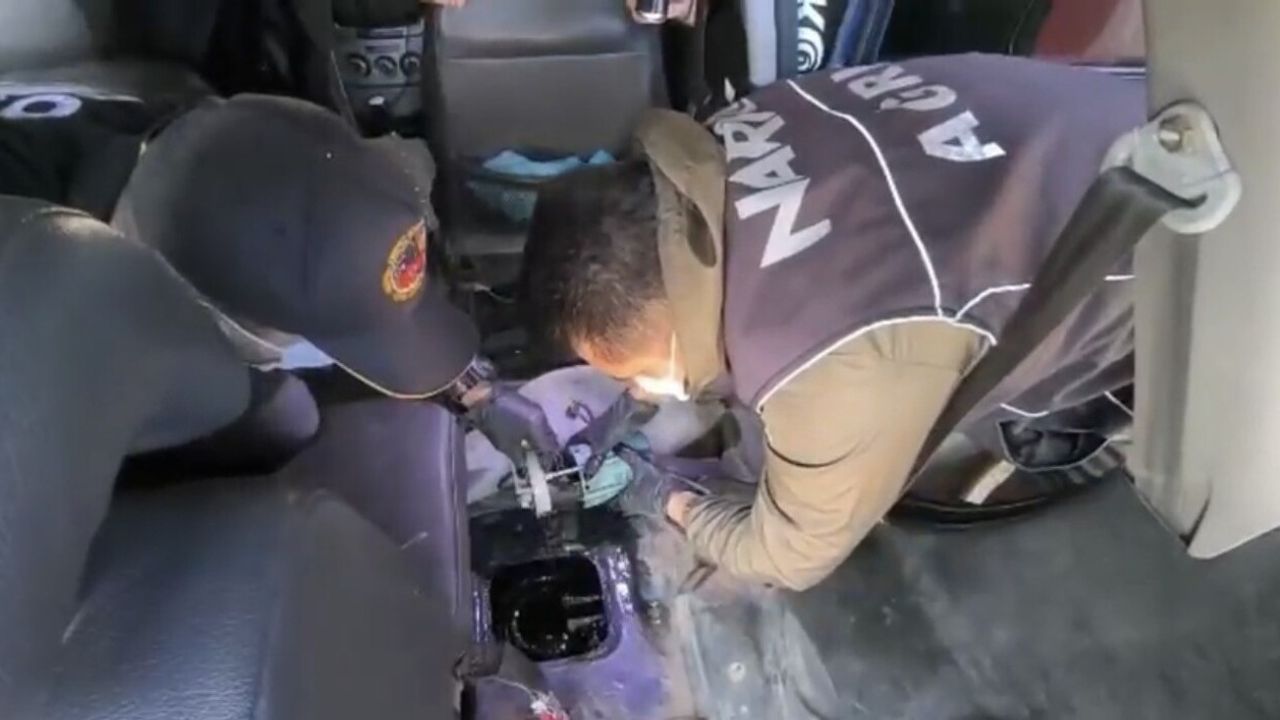 Ağrı'da yabancı plakalı araçta 15 kilo 600 gram metamfetamin ele geçirildi