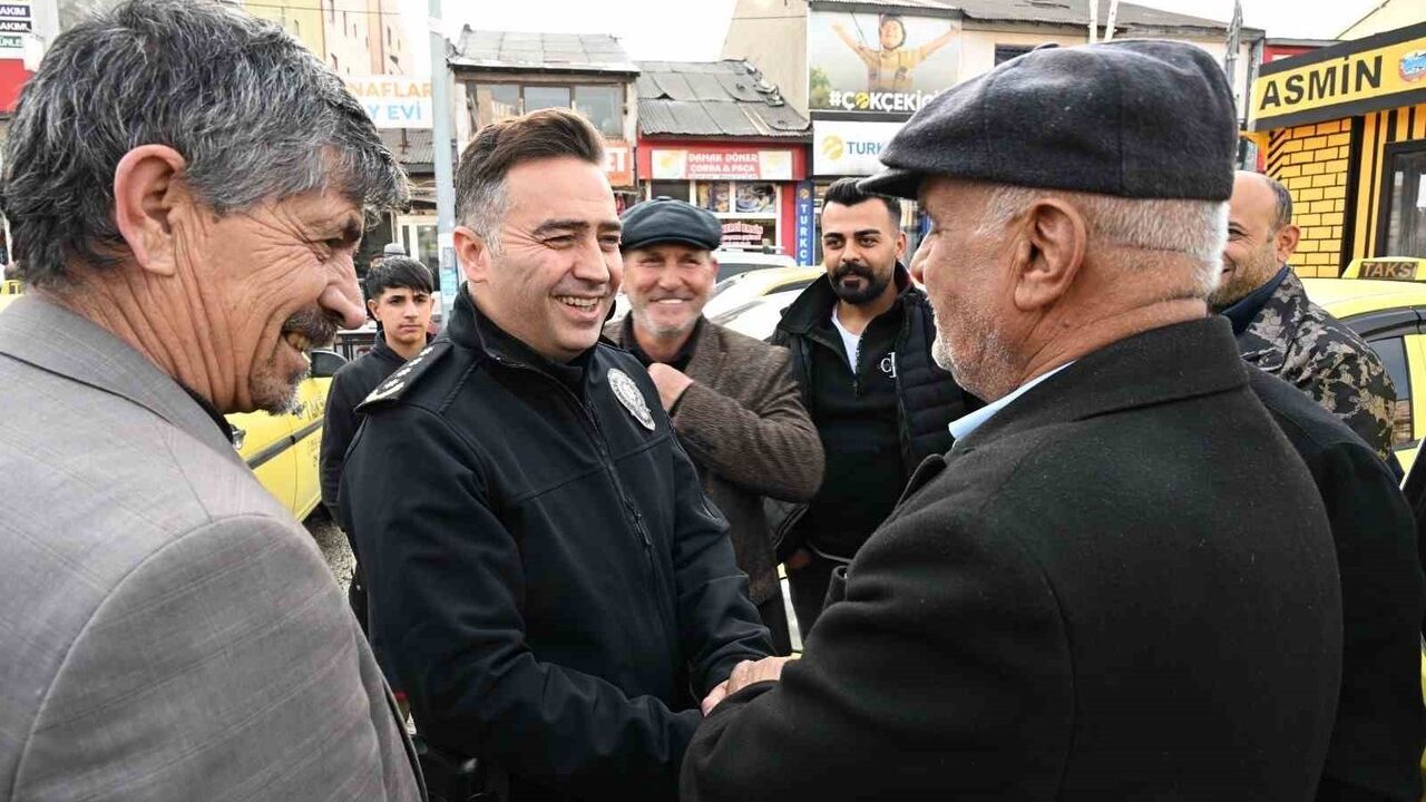 Ağrı Emniyet Müdürü Göksel Önder esnafla sahada buluştu, talepleri dinledi