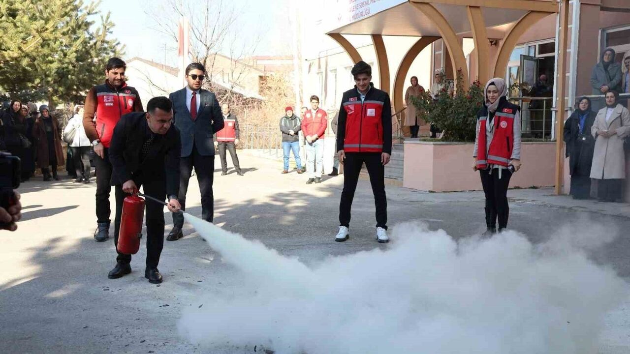 Aile ve Sosyal Hizmetler İl Müdürlüğü’nde Afet Farkındalığı, Arama Kurtarma ve Yangın Eğitimi