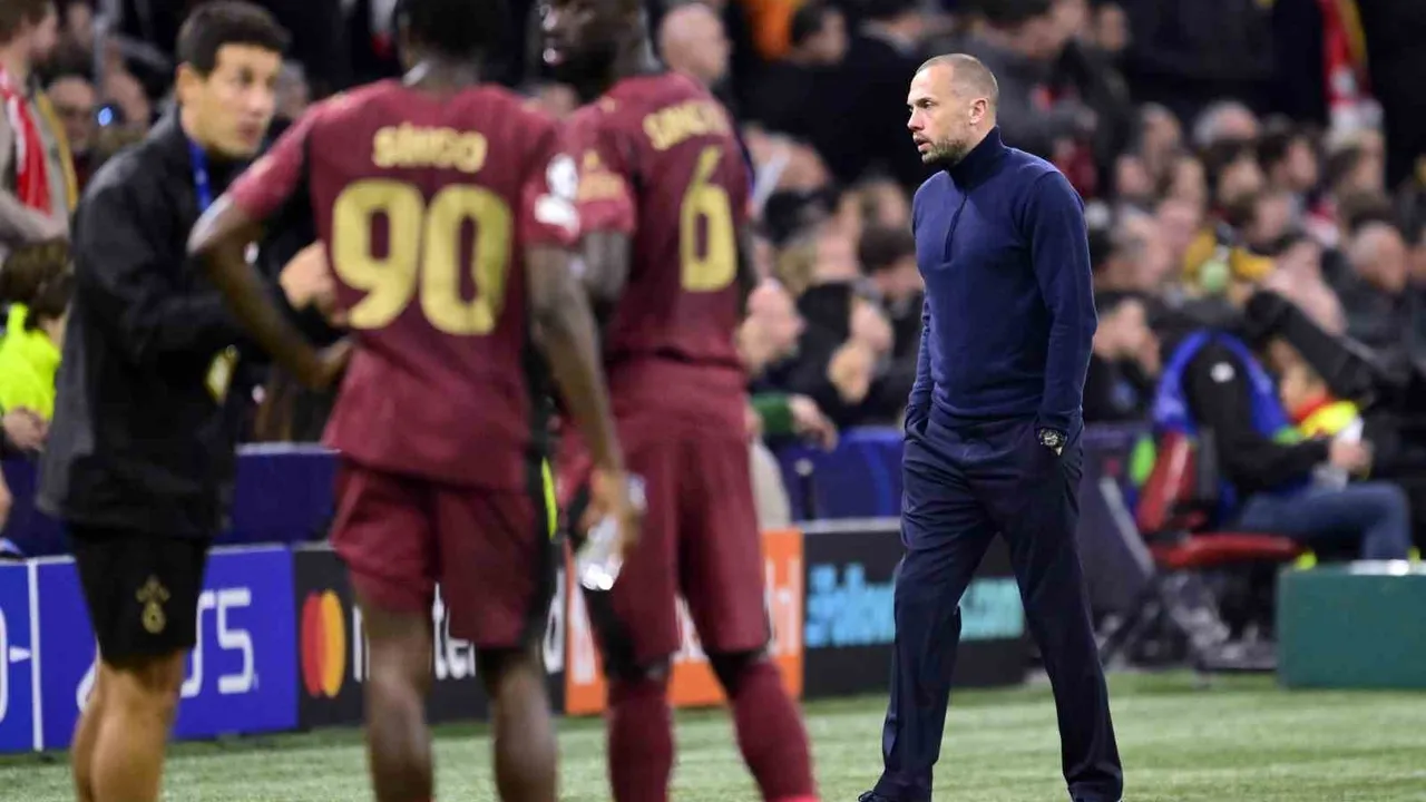 Ajax, John Heitinga'nın görevine son verdi