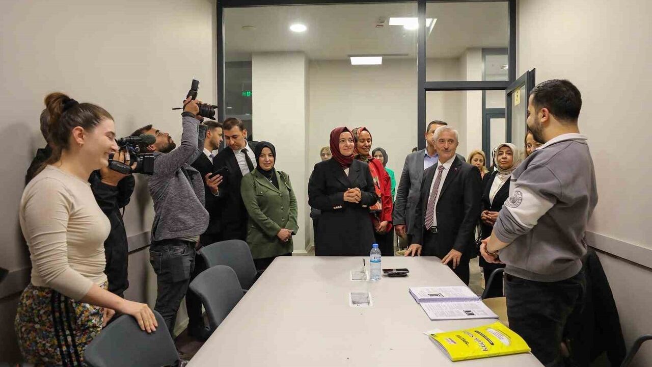 AK Parti Genel Başkan Yardımcısı Dr. Betül Sayan Kaya, Şahinbey Belediyesinin Yatırımlarını İnceledi ve Evlilik Okulu'na Katıldı