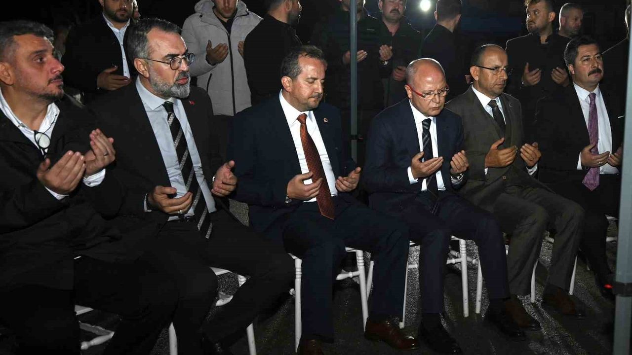 AK Parti heyeti, Gürcistan'daki uçak kazasında şehit olan Binbaşı Serdar Uslu'nun ailesine taziye ziyaretinde bulundu