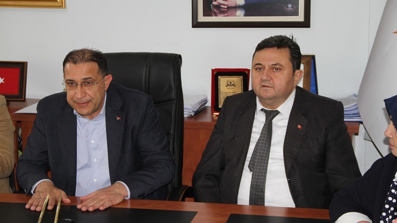 AK Parti İlçe Başkanları Kula'da Toplandı — İl Başkanlığı Toplantısının İlk Oturumu