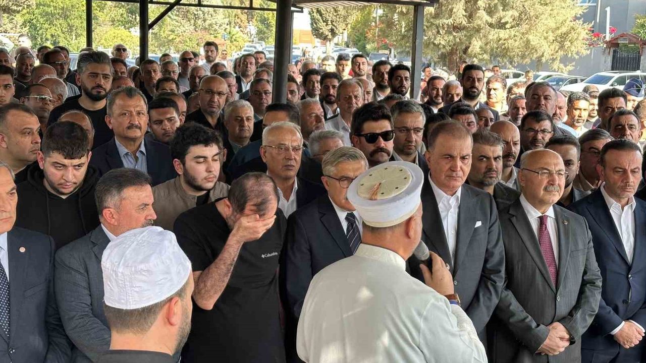 AK Parti Sözcüsü Ömer Çelik'in dayısı Hasan Öztopal toprağa verildi