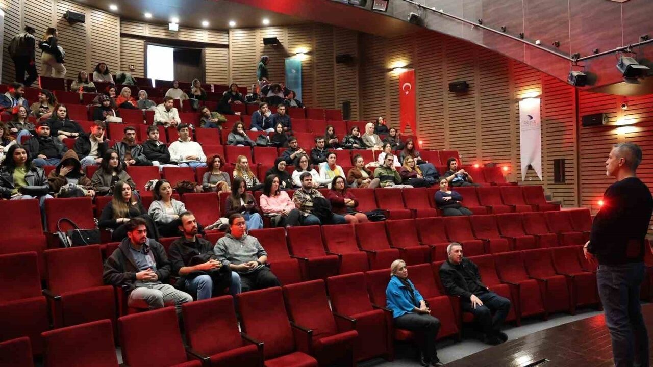 Akbank Kısa Film Festivali ödüllü filmleri Düzce Üniversitesi öğrencileriyle buluşturdu