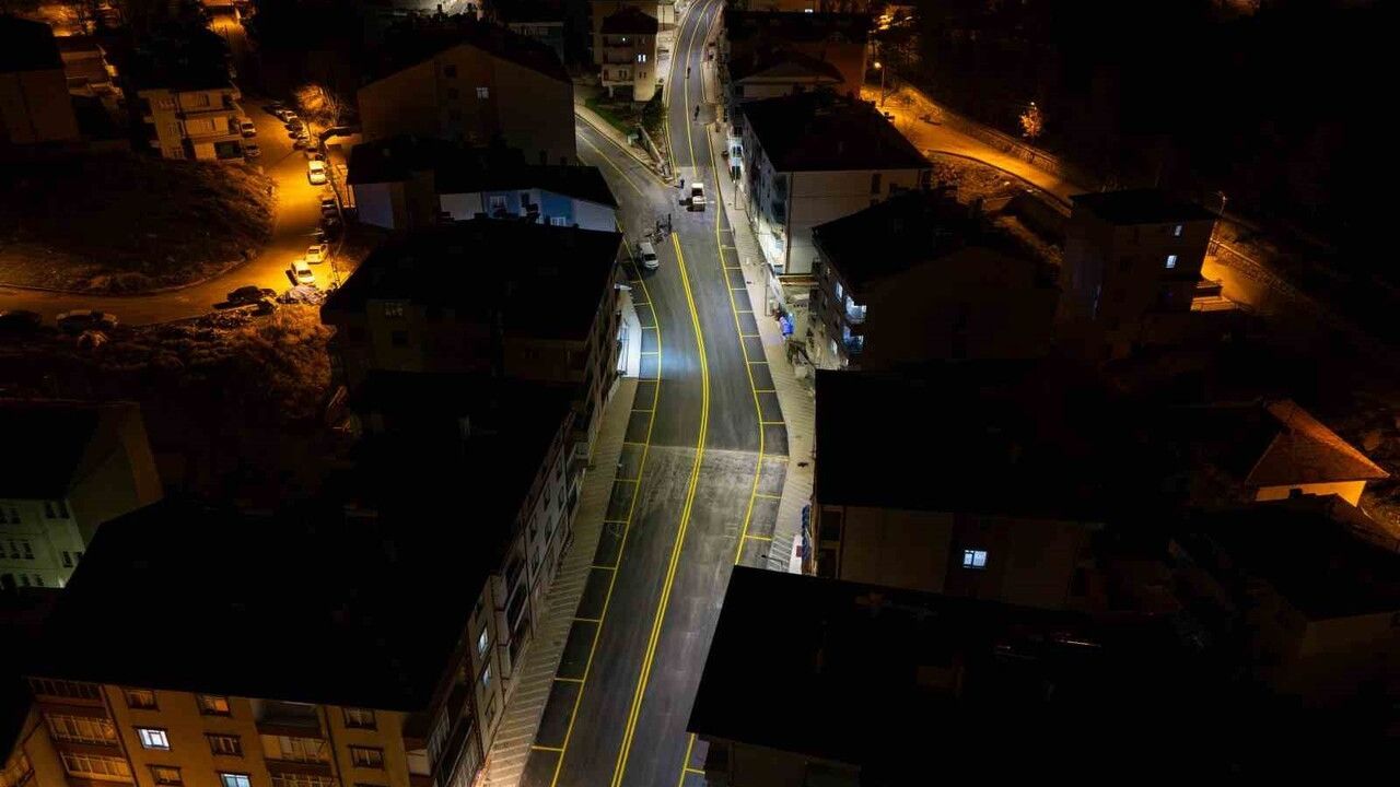 Akdağmadeni’nde 1071 Malazgirt Caddesi altyapı ve üstyapı yenilemesiyle yeniden hizmette