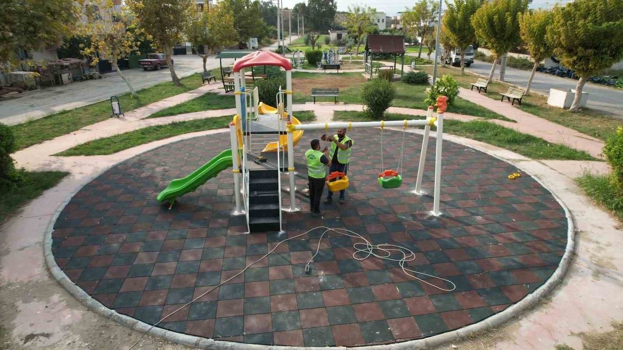 Akdeniz Belediyesi parklarda kapsamlı yenileme çalışmalarını sürdürüyor