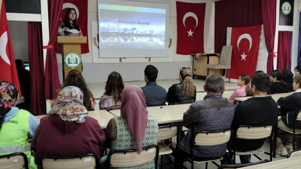 Akhisar Başlamış Ceyhan Karasoy Ortaokulunda 'Orman Yangınları ile Mücadele' ve 'Yeşil Vatan' Kursları Başladı