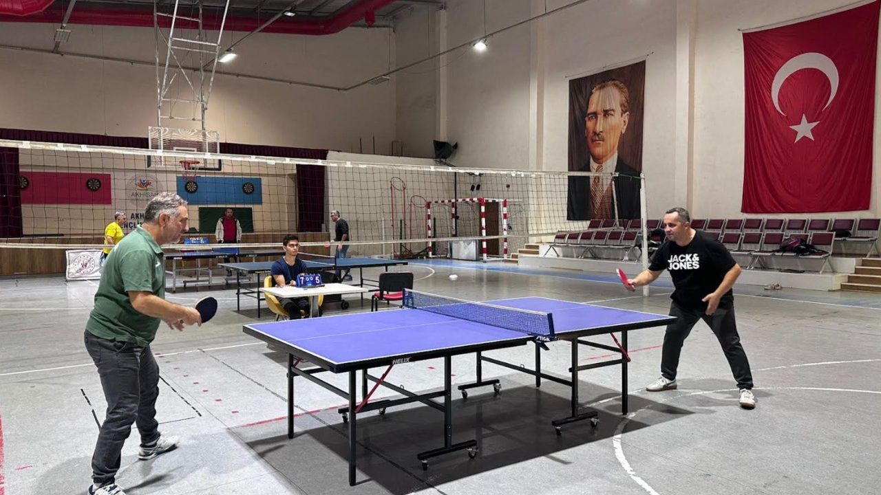 Akhisar'da 24 Kasım Öğretmenler Günü turnuvaları yoğun katılımla tamamlandı