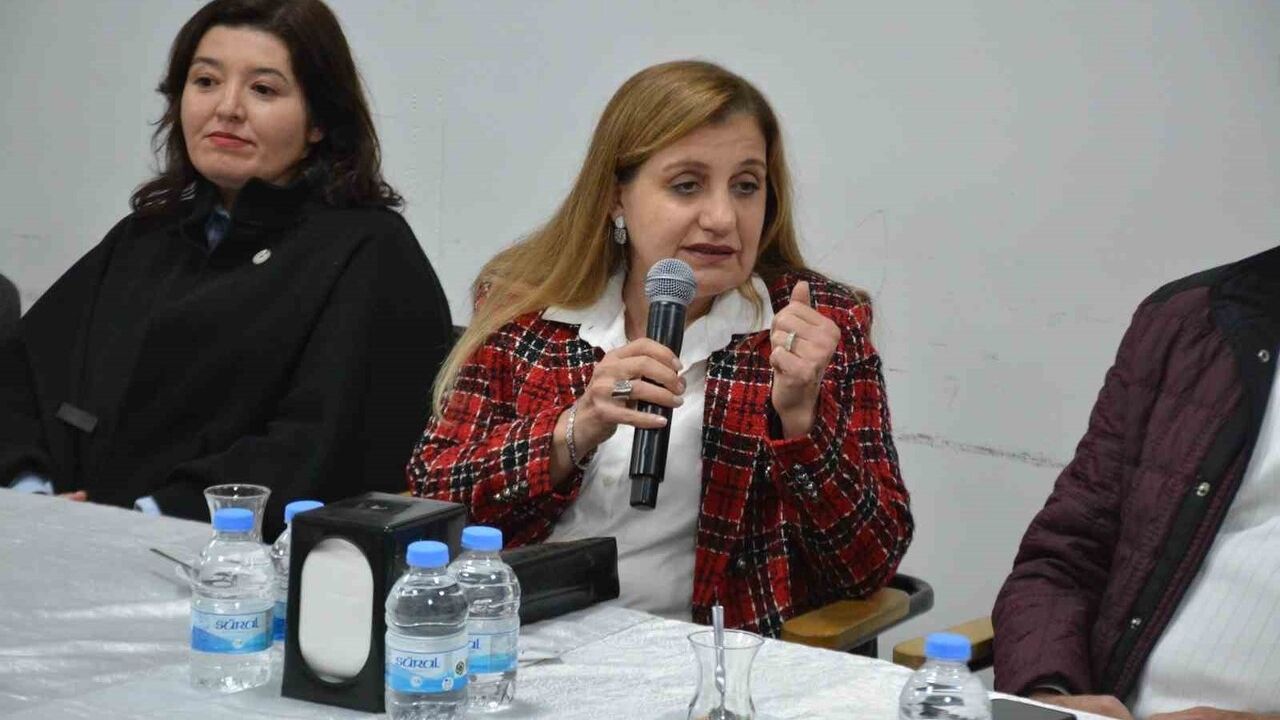 Akhisar'da Öğretmenler Günü: Tecrübeli Öğretmenlerin Anıları ve Eğitim Tartışmaları