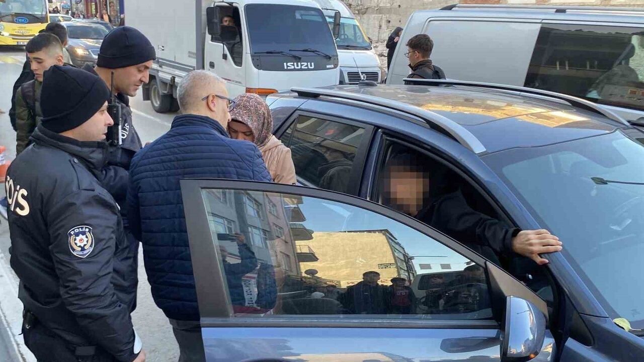 Aksaray'da 17 Yaşındaki Öğrenci Okul Çıkışı Bacağından Bıçaklandı