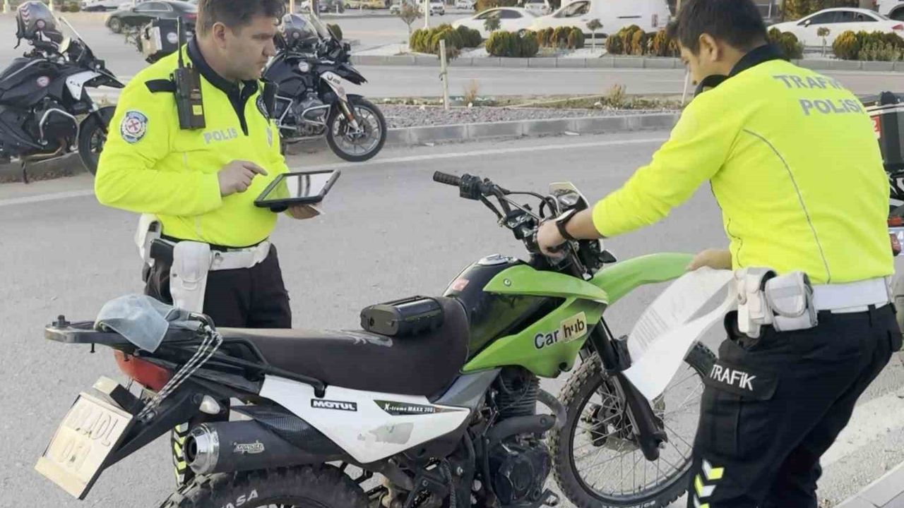 Aksaray'da 'dur' ihtarına uymayan 15 yaşındaki motosiklet sürücüsüne 45 bin 746 lira ceza