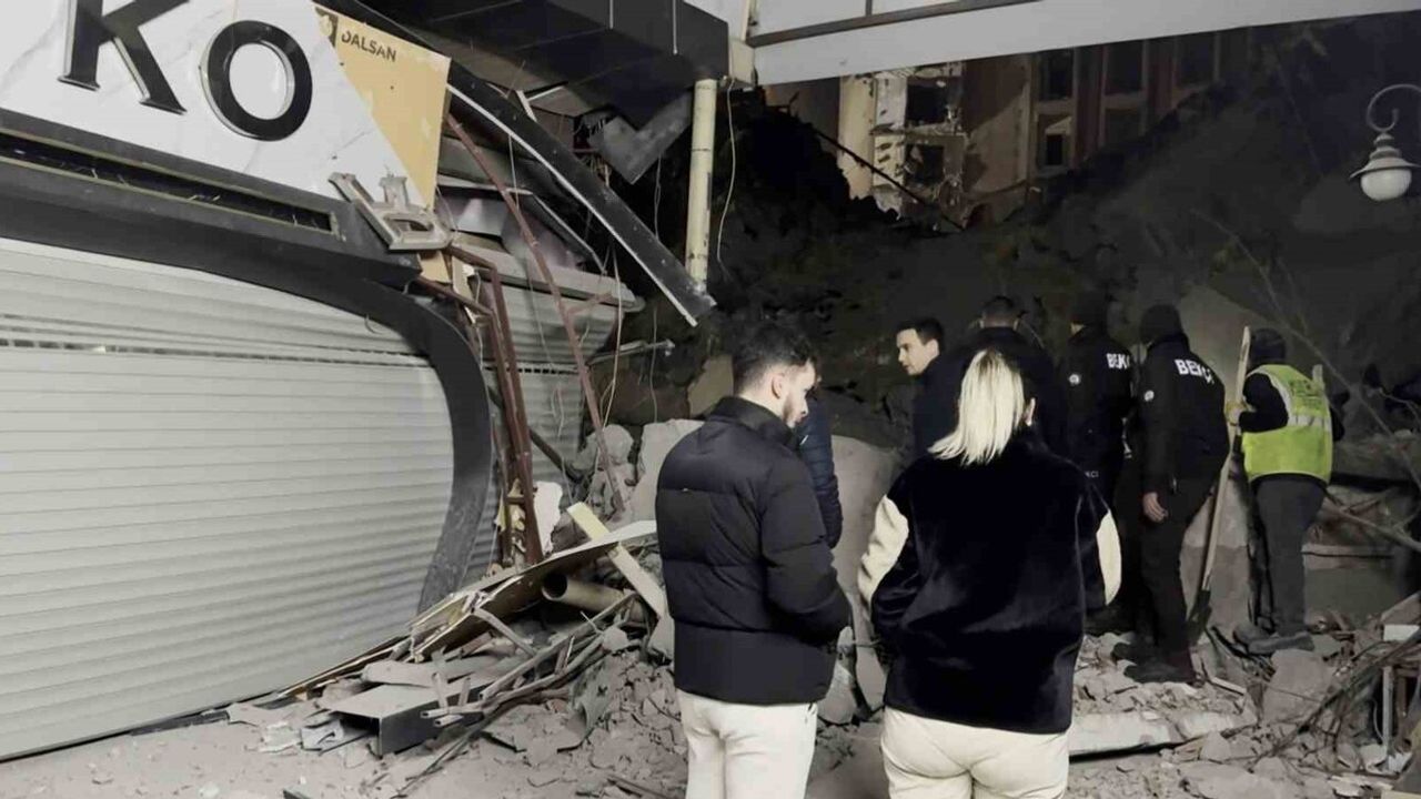 Aksaray’da Eski TEDAŞ İş Merkezi Yıkımı Sırasında 3 Dükkan Hasar Gördü