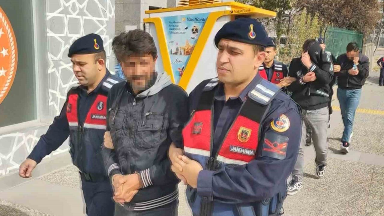 Aksaray'da jandarma operasyonu: 1 kilo kokain, 2 kilo esrar ele geçirildi — 1 tutuklama