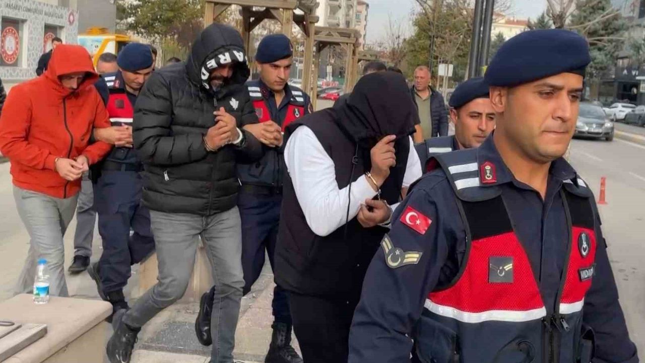 Aksaray'da jandarma operasyonu: 3 şüpheli tefecilikten tutuklandı