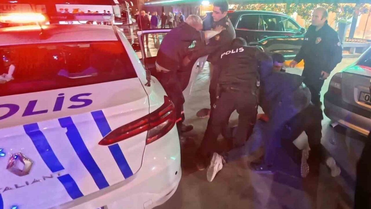 Aksaray'da tesiste bıçaklı rahatsızlık iddiası: 2 alkollü şahsa polis müdahalesi