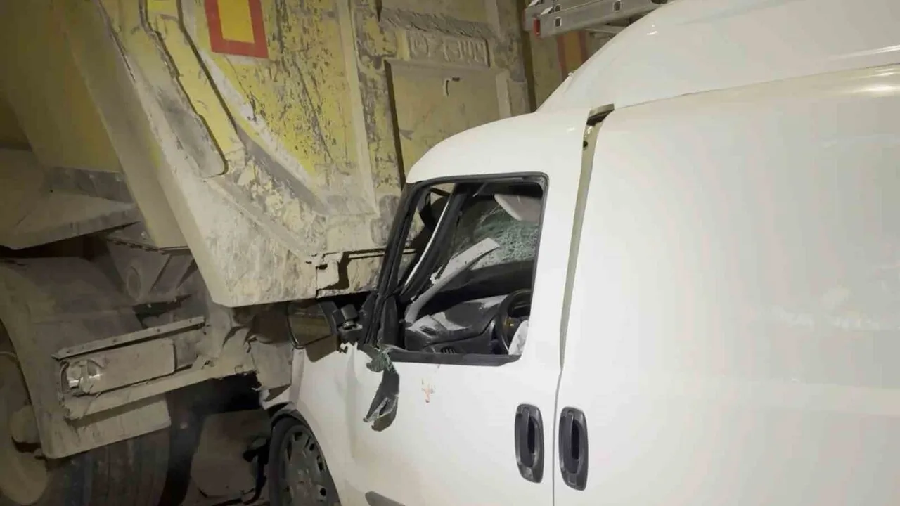 Aksaray'da Trafiğe Kapalı Yolda 30 Dakikada İki Kaza: 2 Yaralı