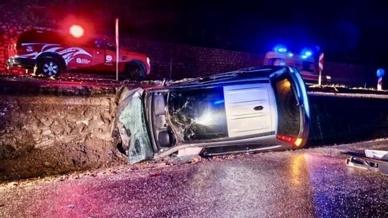 Akseki-Seydişehir kara yolunda yağış kaynaklı kaza: Otomobil yan yattı, 3 yaralı