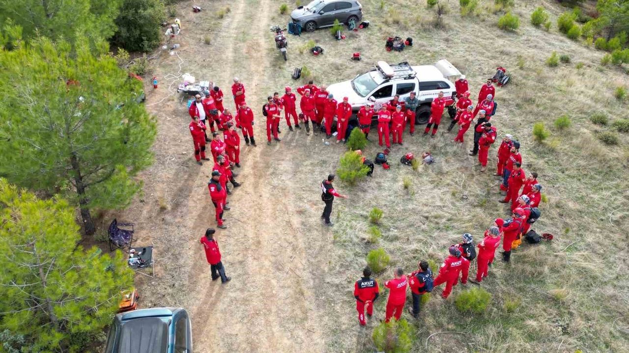 AKUT Ege ekipleri Denizli tatbikatıyla arama-kurtarma hazırlığını güçlendirdi