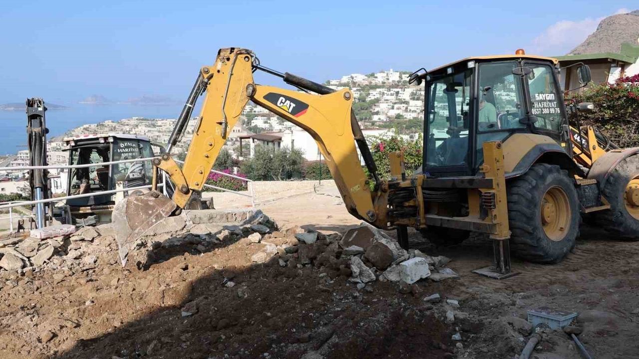Akyarlar Mahallesi'ne 700 metre uzunluğunda beton yol: Bodrum Belediyesi eğim sorununu gideriyor