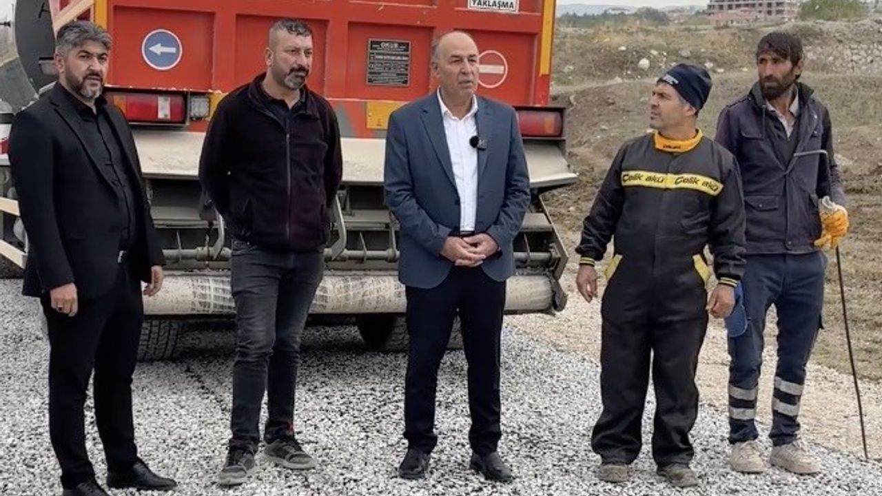 Alaca’da sokaklar soğuk asfaltla yenileniyor, 1.200 metrelik kanal sorunu gideriliyor