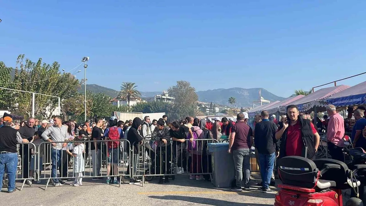 Alanya 3. Hamsi Festivali başladı — 7 ton hamsi ücretsiz dağıtılacak