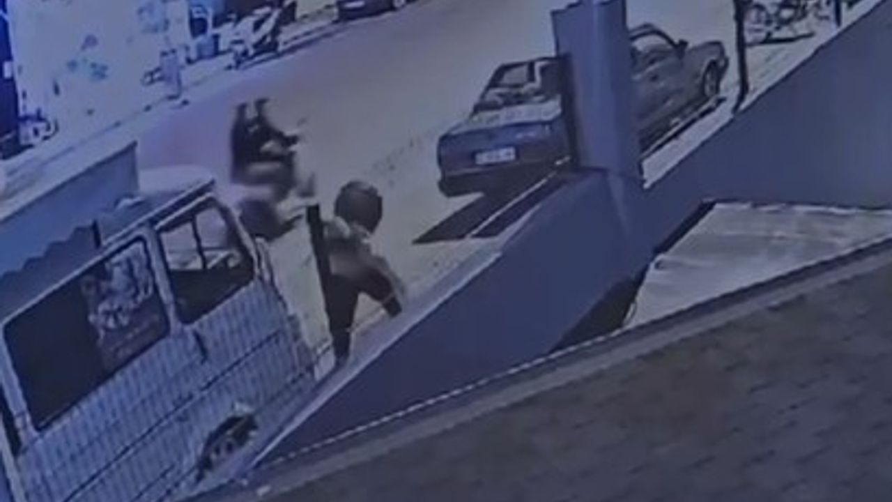 Alanya Cumhuriyet Mahallesi'nde Kadına Yumruk ve Bıçaklı Saldırı; Olay Güvenlik Kamerasında