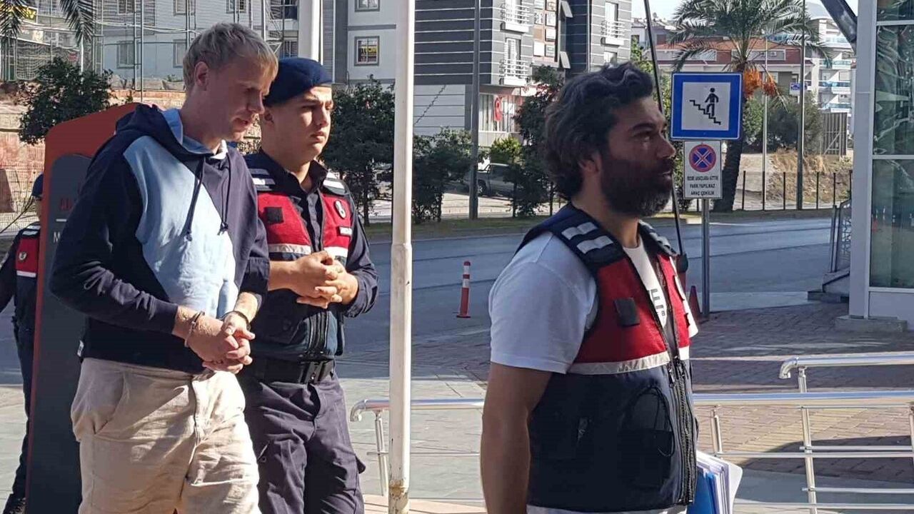 Alanya'da 35 bin euro gaspı sonrası motosikletlilere çarpan Ukraynalı turiste 25 yıl hapis