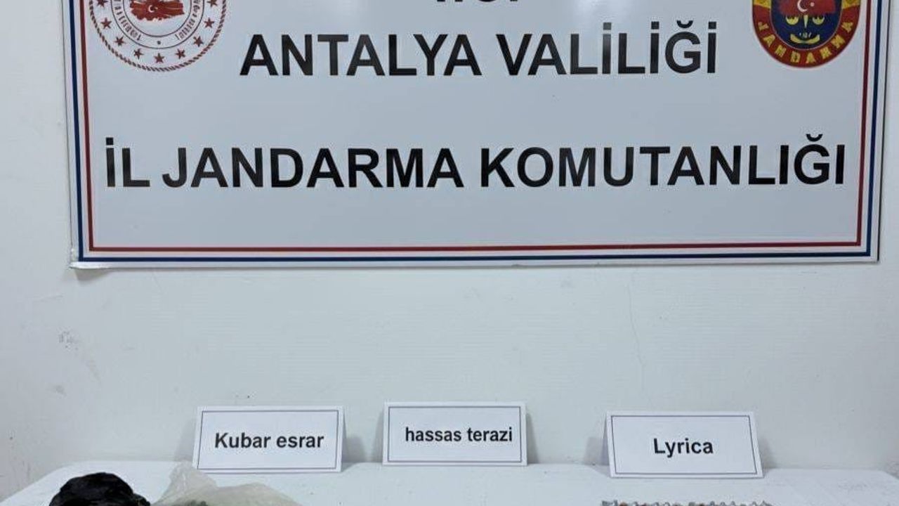 Alanya'da jandarma operasyonunda 500 gram kubar esrar ve 126 Lyrica ele geçirildi
