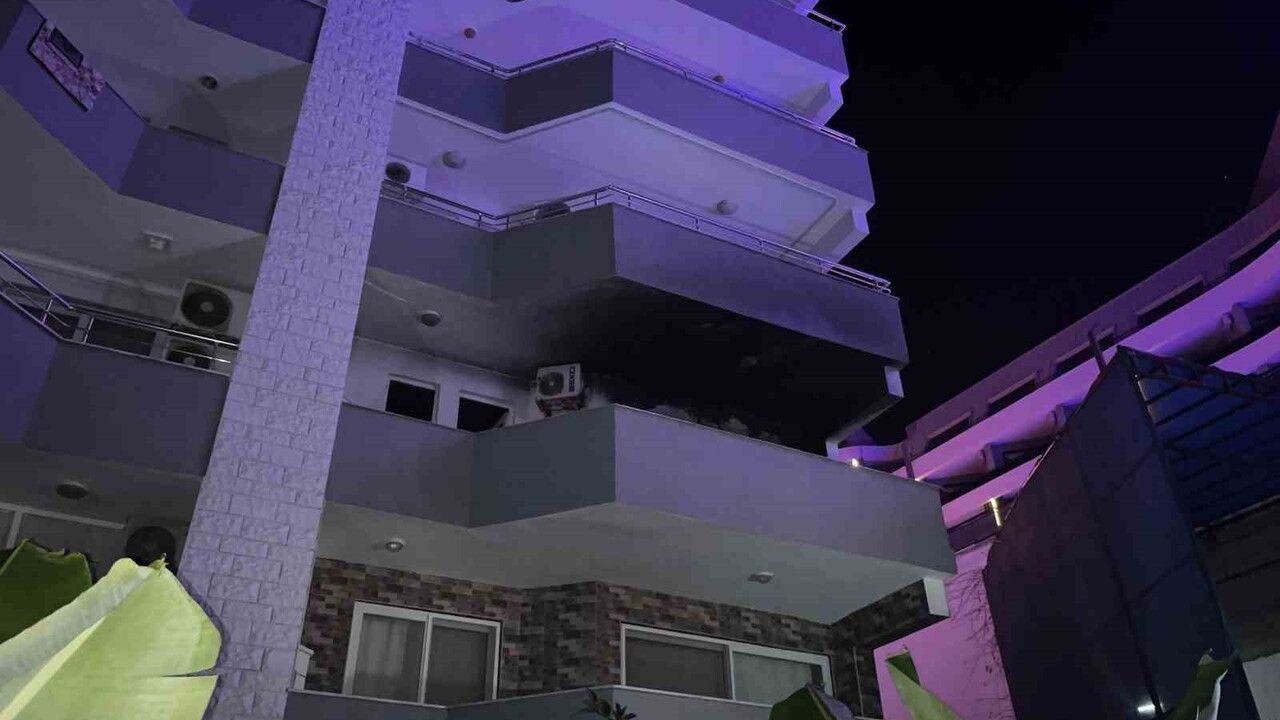 Alanya Konaklı'da 3’üncü kattaki dairede yangın söndürüldü